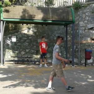 Collescipoli giocano a calcio in strada